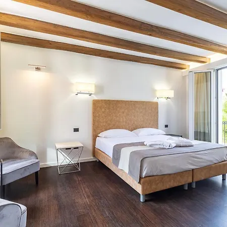 Hotel Raphael 3*